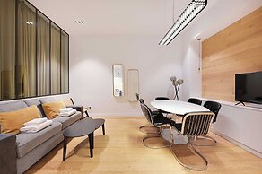 Haven of Peace Near the Palais de Garnier