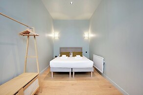 Haven of Peace Near the Palais de Garnier