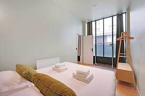 Haven of Peace Near the Palais de Garnier