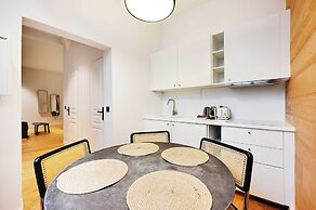 Haven of Peace Near the Palais de Garnier