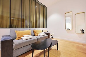 Haven of Peace Near the Palais de Garnier