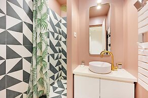 Haven of Peace Near the Palais de Garnier