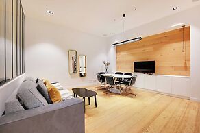 Haven of Peace Near the Palais de Garnier