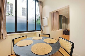 Haven of Peace Near the Palais de Garnier