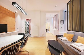 Haven of Peace Near the Palais de Garnier