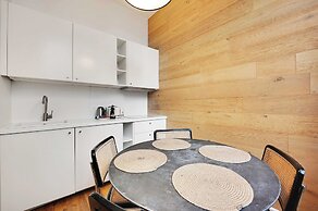 Haven of Peace Near the Palais de Garnier