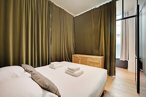 Haven of Peace Near the Palais de Garnier