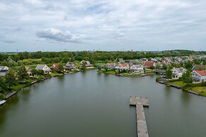 Lovely Holiday Home on the Water