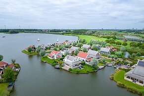 Lovely Holiday Home on the Water