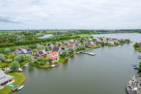 Lovely Holiday Home on the Water
