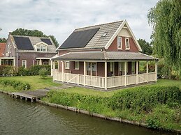 Bungalow by Water Near Rotterdam With Sauna