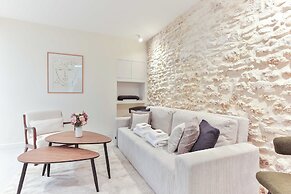 Peaceful Apartment in Eiffel Tower