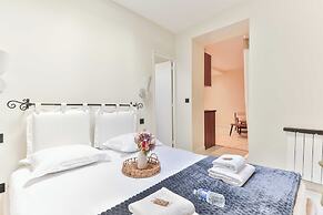 Peaceful Apartment in Eiffel Tower