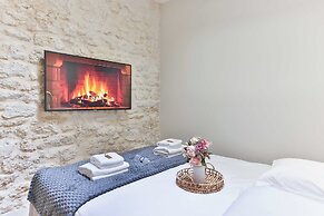 Peaceful Apartment in Eiffel Tower