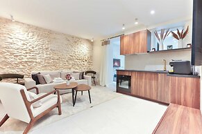 Peaceful Apartment in Eiffel Tower