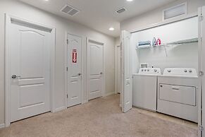 Luxury 5bdr House w Pool - 8863