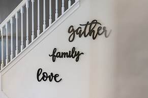 Luxury 5bdr House w Pool - 8863