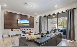 Luxury 5bdr House w Pool - 8863