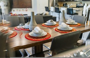 Luxury 5bdr House w Pool - 8863