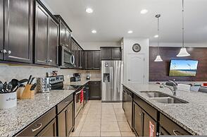 Luxury 5bdr House w Pool - 8863