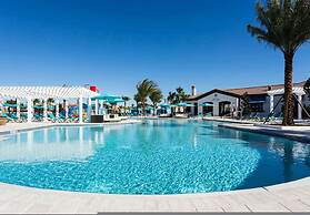 Luxury 5bdr House w Pool - 8863