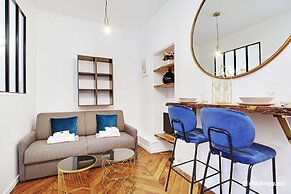Chic Apartment in Paris for Couple