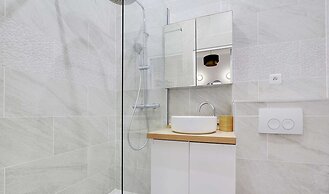 Chic Apartment in Paris for Couple