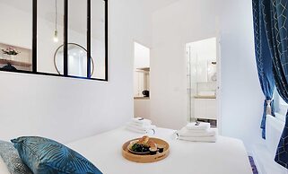 Chic Apartment in Paris for Couple