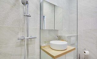 Chic Apartment in Paris for Couple