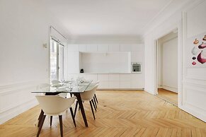 Chic Flat With Garden Terrace -4br/12p - Trocadero