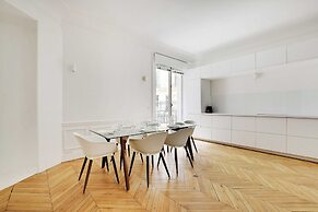 Chic Flat With Garden Terrace -4br/12p - Trocadero