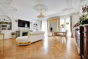 Luxurious Flat - 4bd/8p - Arc de Triomphe