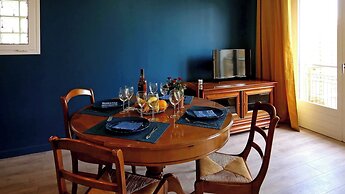 Calm in the Center of the City of Orly