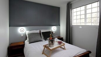 Calm in the Center of the City of Orly