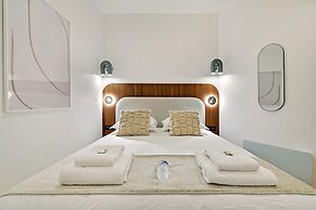 Chic and Spacious Apartment in the Heart of Paris