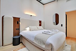 Chic and Spacious Apartment in the Heart of Paris