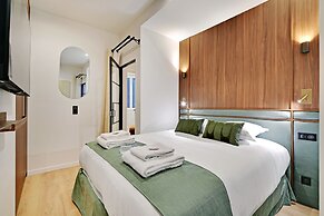 Chic and Spacious Apartment in the Heart of Paris