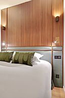 Chic and Spacious Apartment in the Heart of Paris