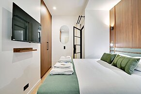 Chic and Spacious Apartment in the Heart of Paris