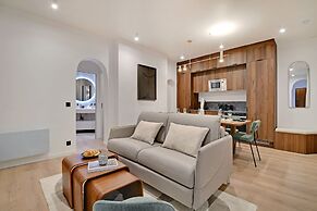 Chic and Spacious Apartment in the Heart of Paris
