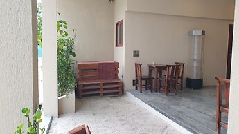 Dhiffushi Tourist Hotel