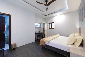 Dhiffushi Tourist Hotel