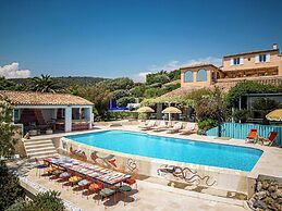 Room in a Magnificent 500m2 Provencal Villa