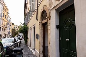 Domus Lxvii Monti in Rome