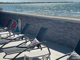 Room in B&B - Suitebeach bnb and Resort