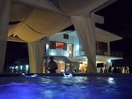 Room in B&B - Suitebeach bnb and Resort