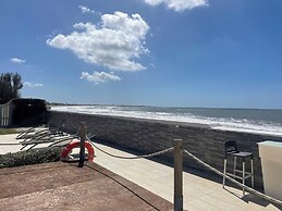 Room in B&B - Suitebeach bnb and Resort