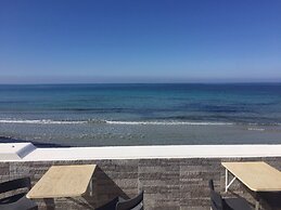 Room in B&B - Suitebeach bnb and Resort