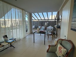 Room in B&B - Suitebeach bnb and Resort