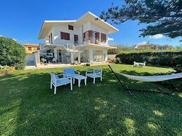 Room in B&B - Suitebeach bnb and Resort